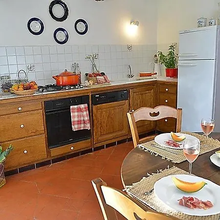 Sleeps 7 Wifi 度假居